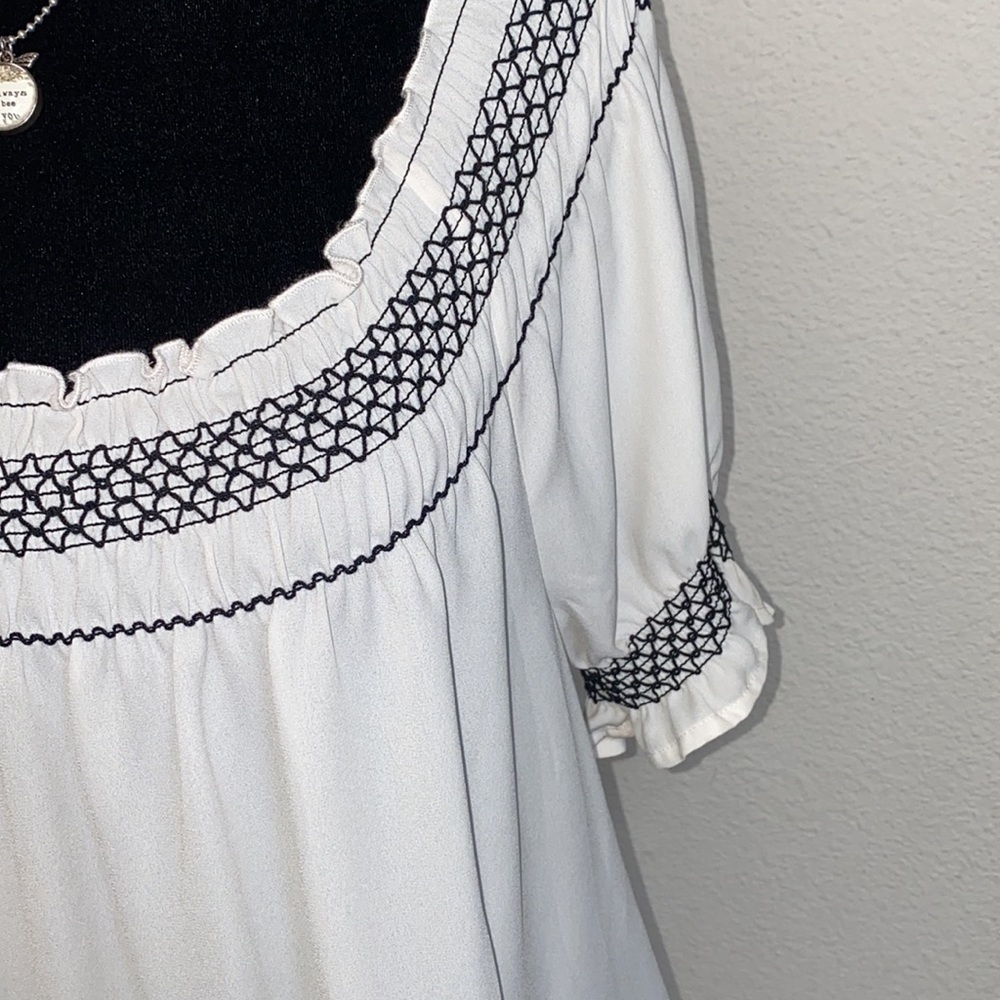 White & Black Flowy Designed Blouse - Picture 2 of 3